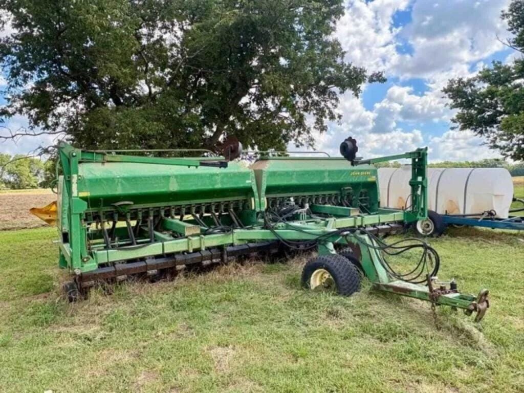 John Deere 1560 Equipment Image0
