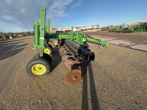 Image of John Deere 1570 equipment image 2
