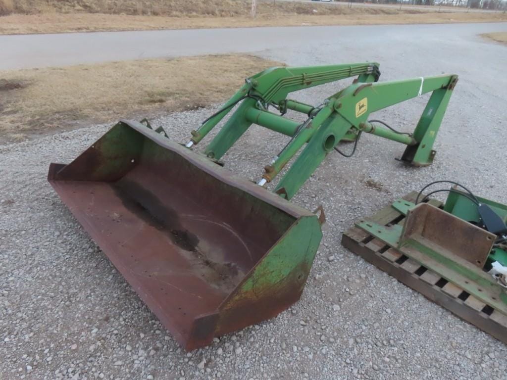John Deere 158 Equipment Image0