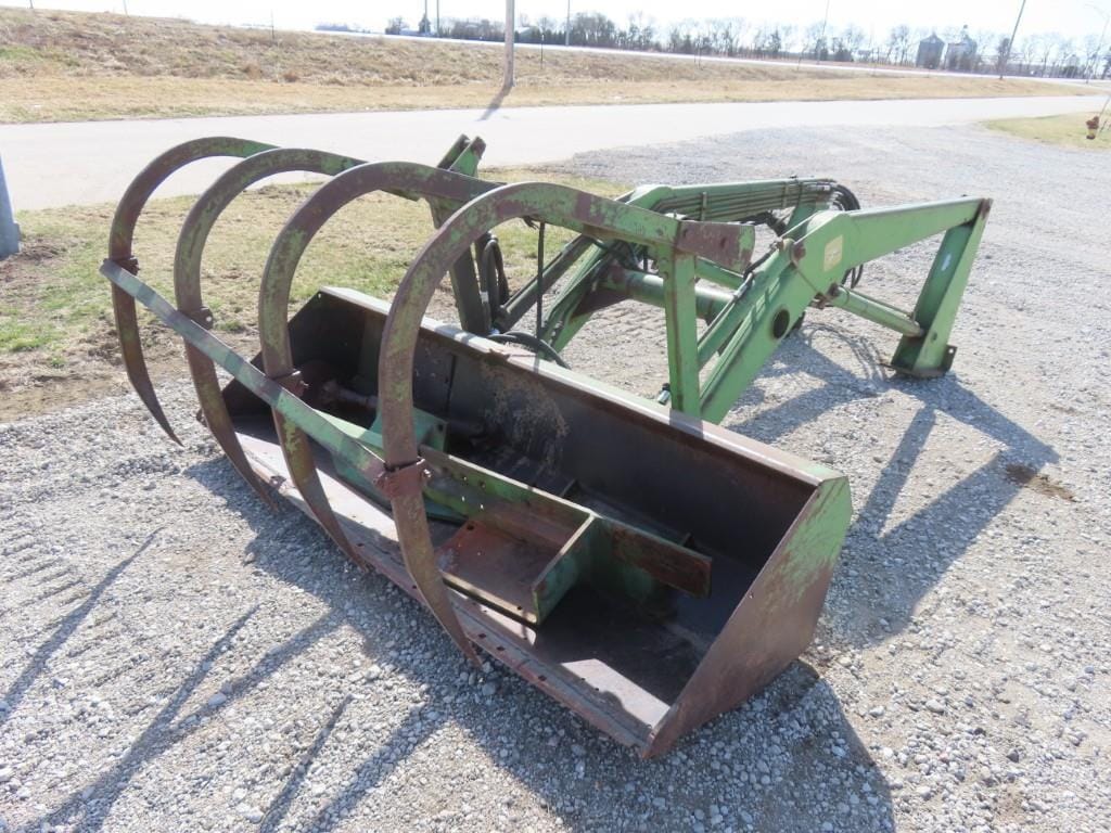 John Deere 158 Equipment Image0