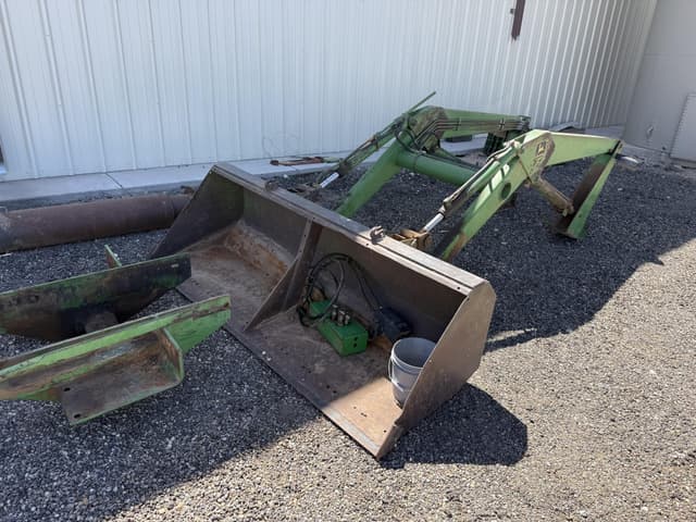 Image of John Deere 158 equipment image 1