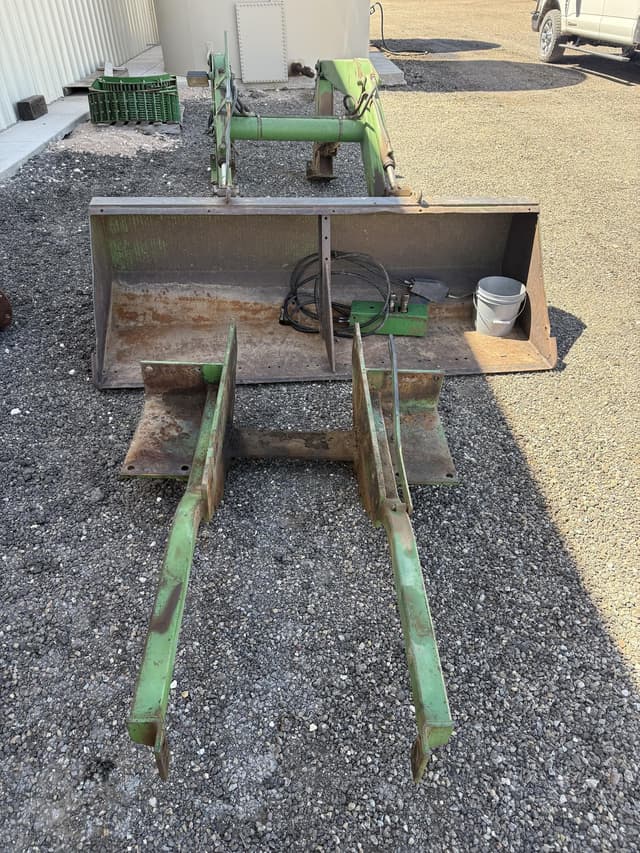 Image of John Deere 158 equipment image 2