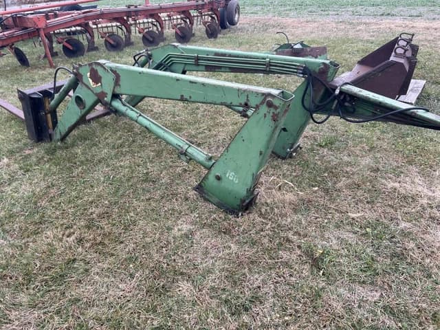 Image of John Deere 158 equipment image 2