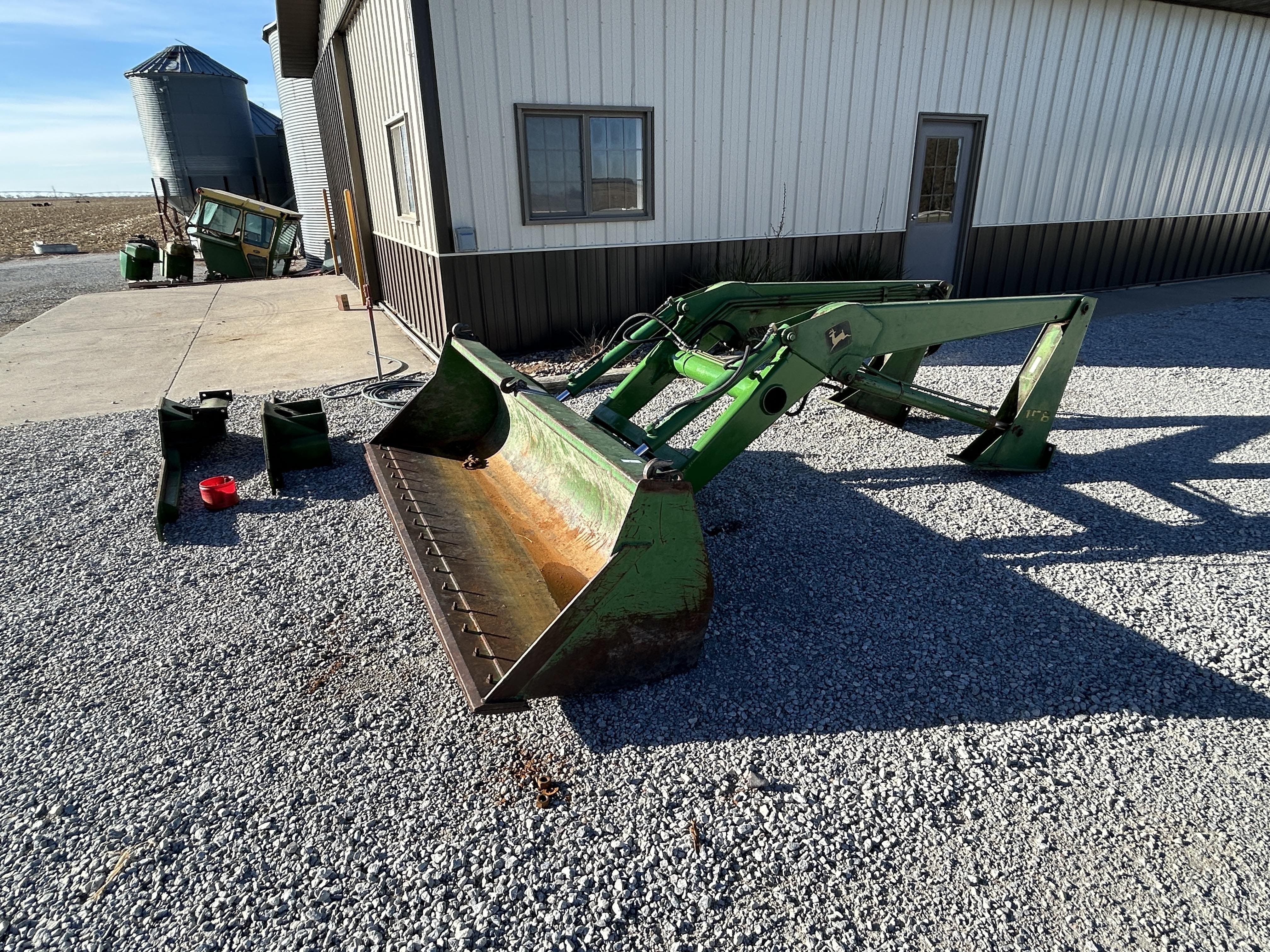 Main image John Deere 158