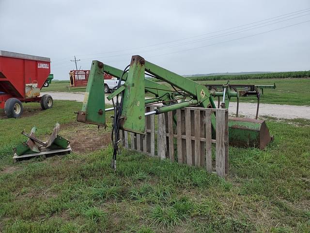 Image of John Deere 158 equipment image 1