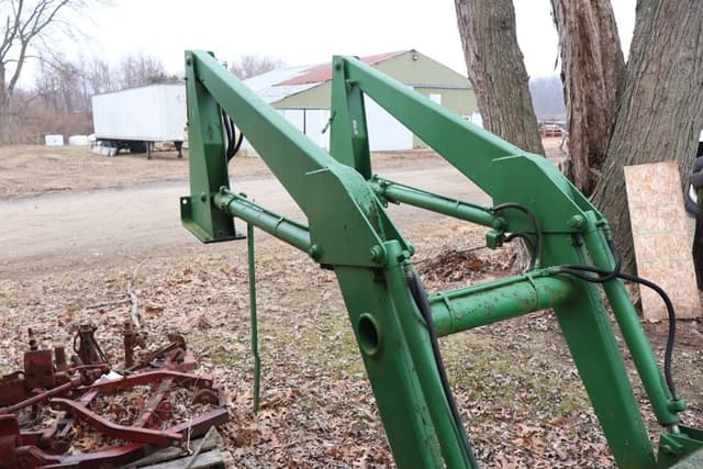 Image of John Deere 158 equipment image 3
