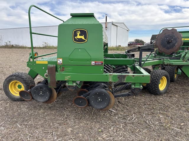 Image of John Deere 1590 equipment image 1