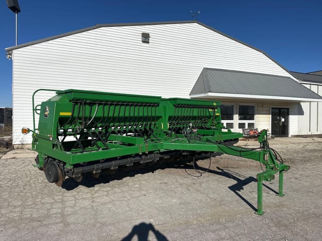 Image of John Deere 1590 equipment image 1