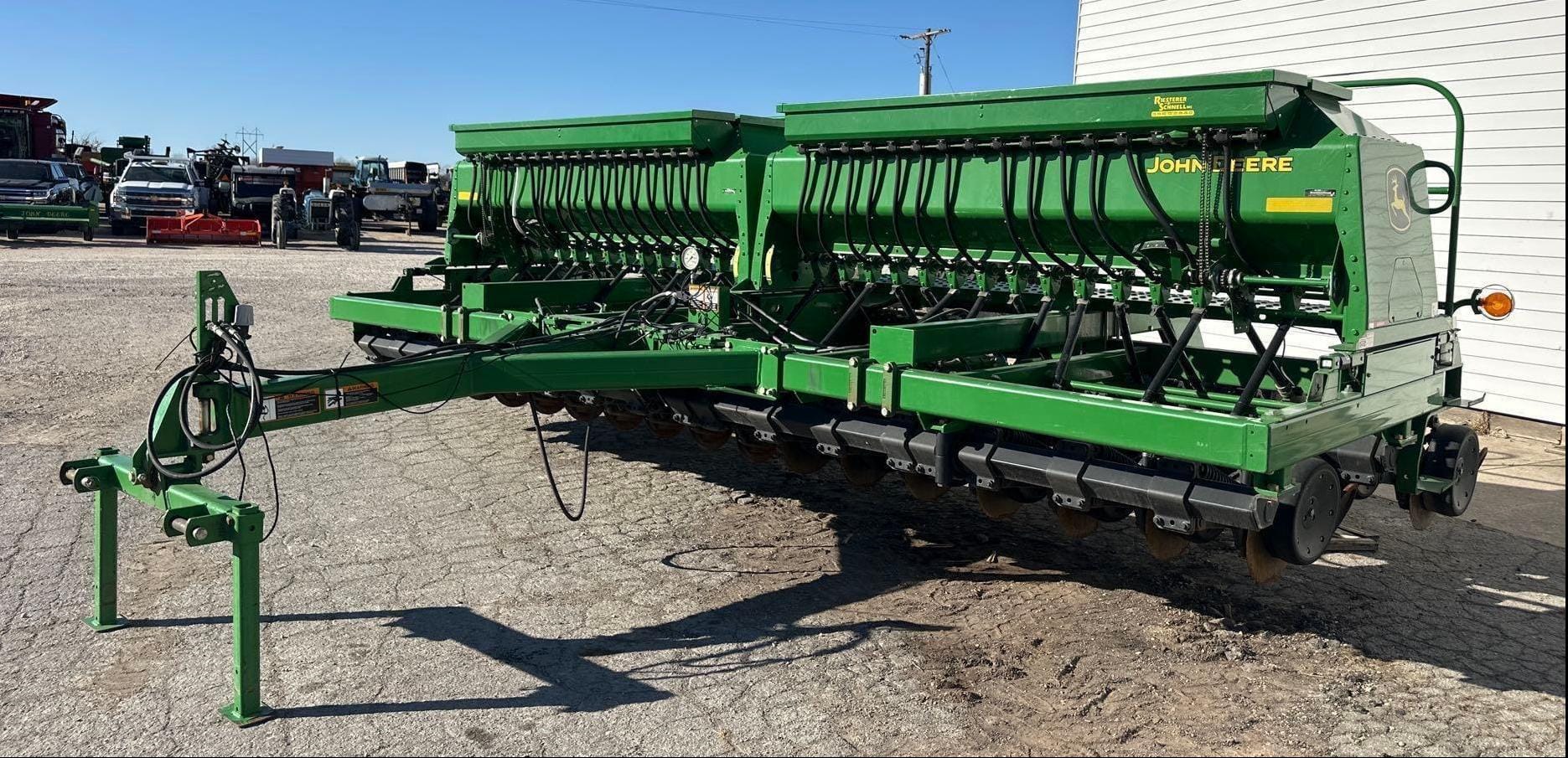 John Deere 1590 Equipment Image0