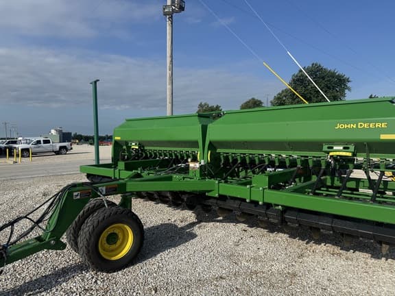 Image of John Deere 1590 equipment image 1