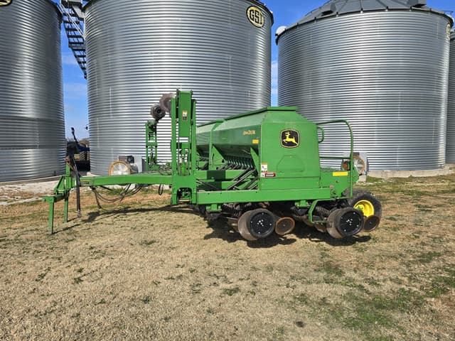 Image of John Deere 1590 equipment image 1