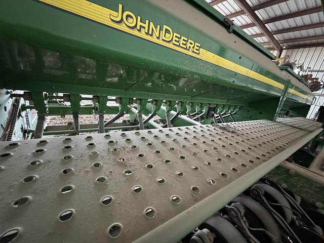 Image of John Deere 1590 equipment image 3