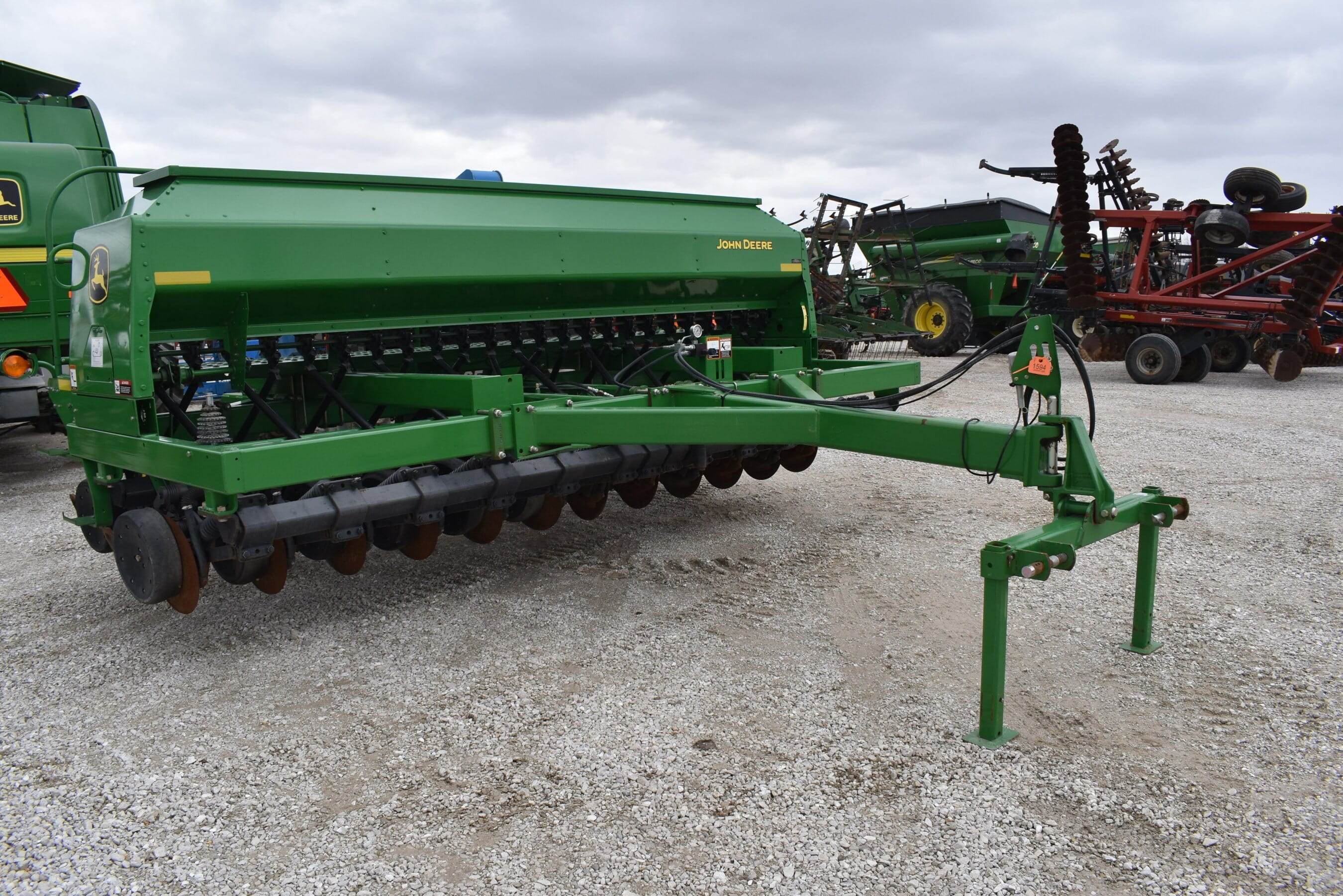 John Deere 1590 Equipment Image0