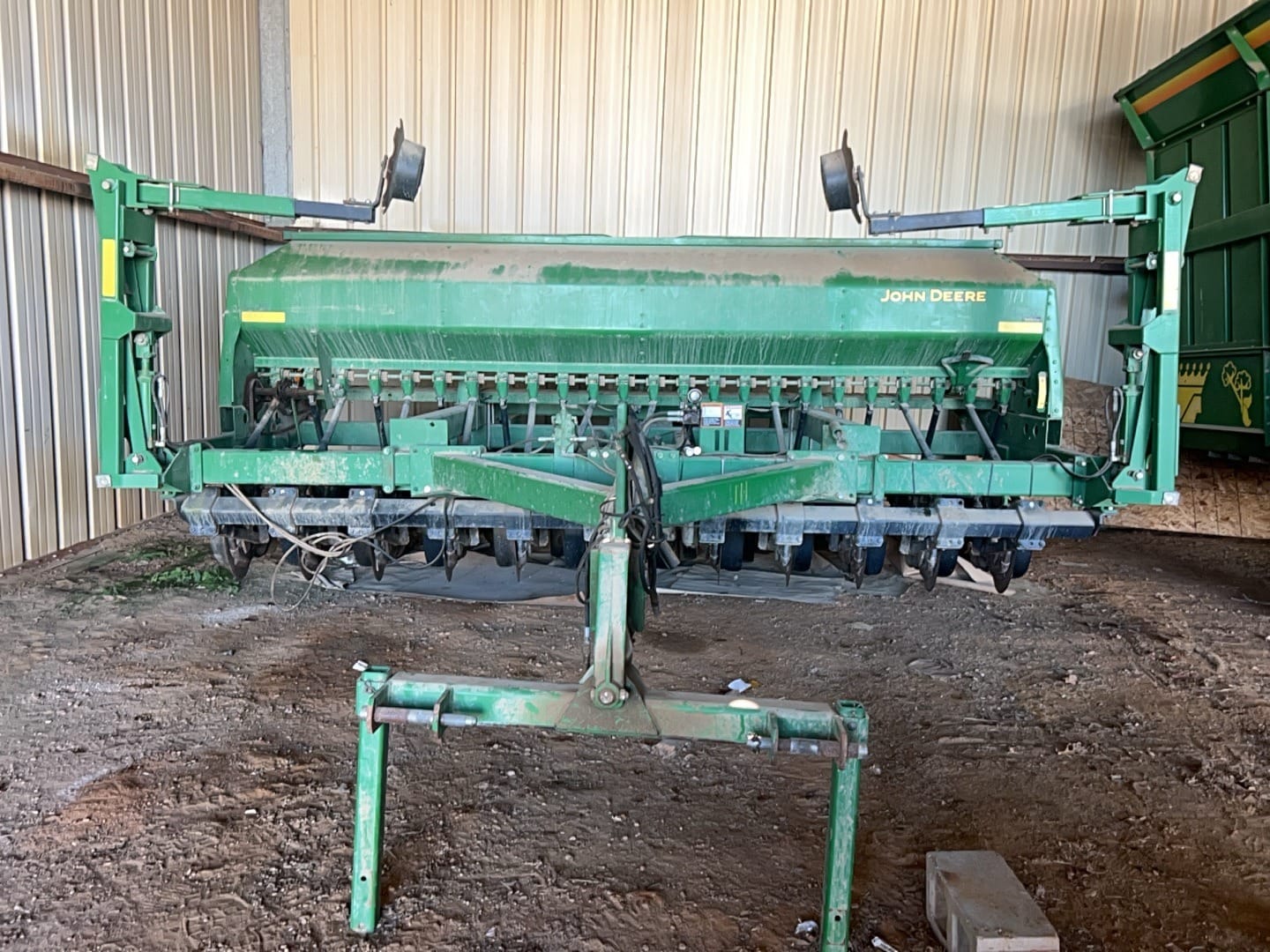 John Deere 1590 Equipment Image0