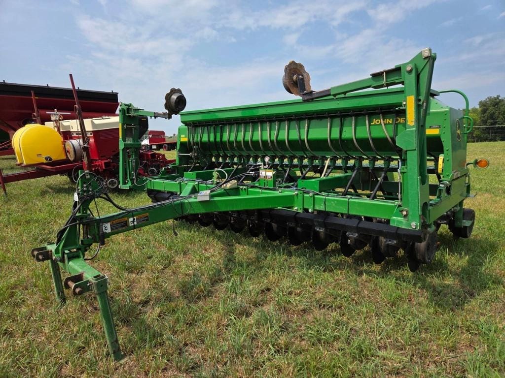John Deere 1590 Equipment Image0