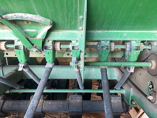 Image of John Deere 1590 equipment image 3