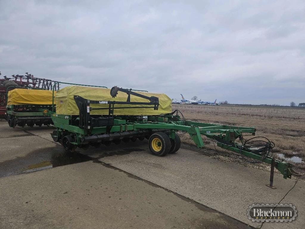 John Deere 1590 Equipment Image0