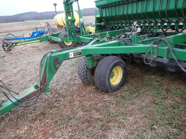 Image of John Deere 1590 equipment image 1