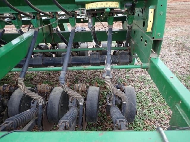 Image of John Deere 1590 equipment image 2