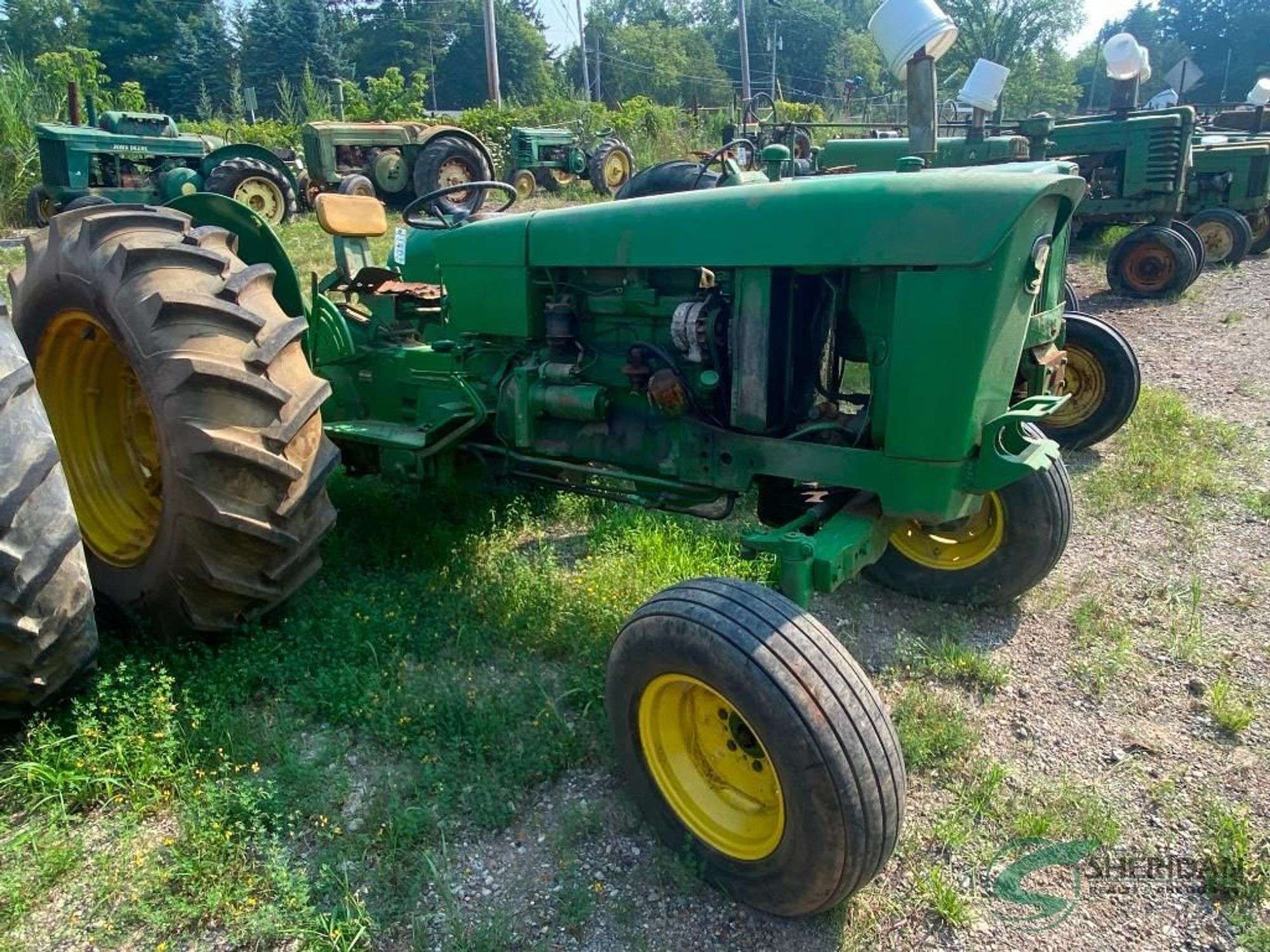 John Deere 1530 Equipment Image0