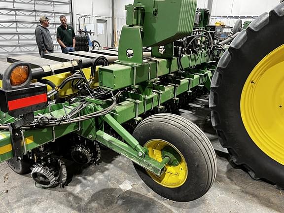Image of John Deere/Orthman Planter equipment image 1
