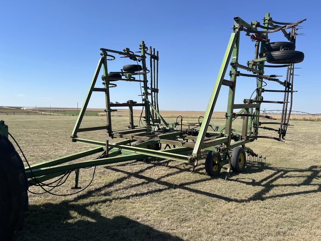 Image of John Deere 1600 Primary image