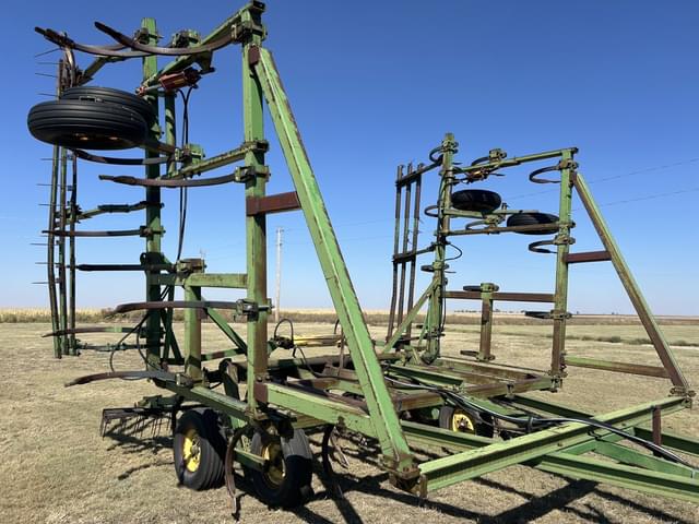 Image of John Deere 1600 equipment image 2