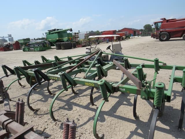 Image of John Deere 1600 equipment image 1