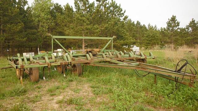 Image of John Deere 1600 equipment image 2