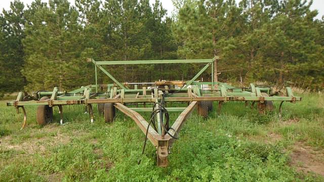 Image of John Deere 1600 equipment image 1