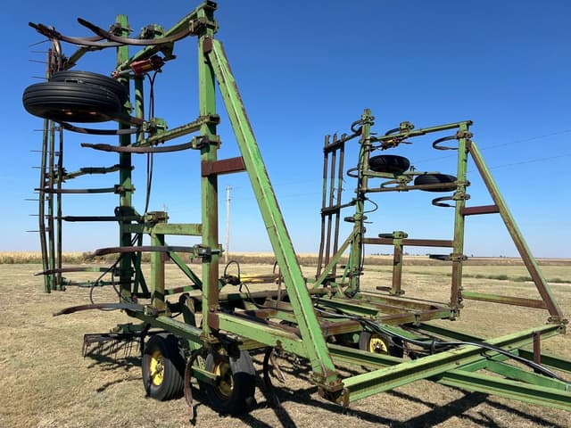 Image of John Deere 1600 equipment image 2