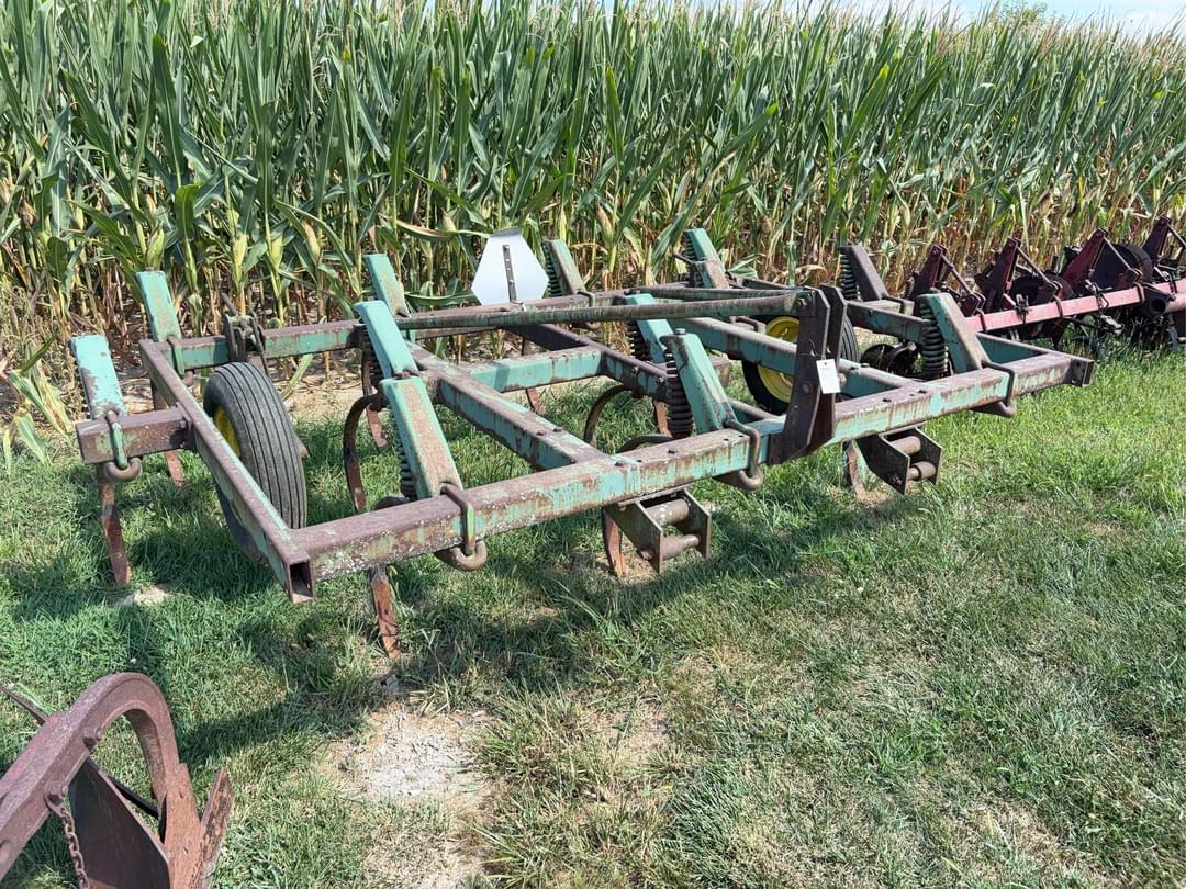 Image of John Deere 1600 Primary image