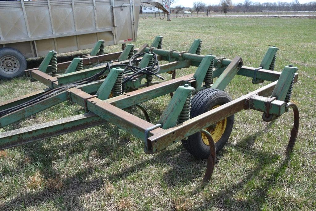 Image of John Deere 1600 Image 1