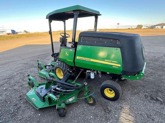 Image of John Deere 1600 Turbo II equipment image 2