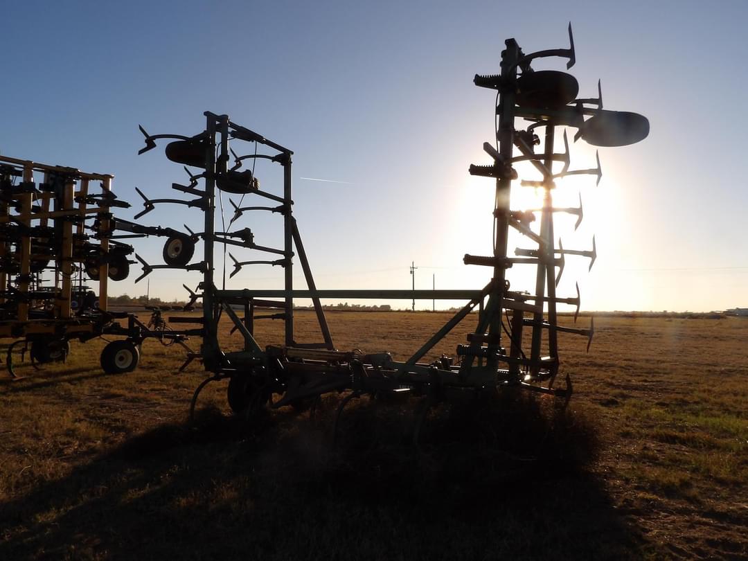 Image of John Deere 1610 Image 1