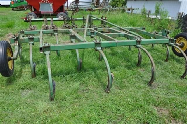 Image of John Deere 1610 equipment image 2