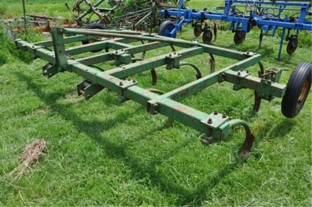 Image of John Deere 1610 equipment image 1