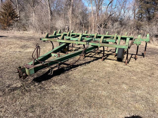 Image of John Deere 1610 equipment image 1