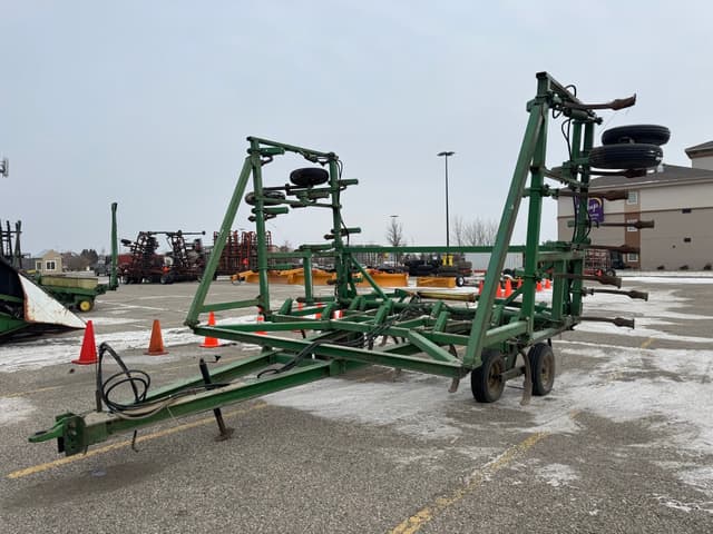 Image of John Deere 1610 equipment image 1