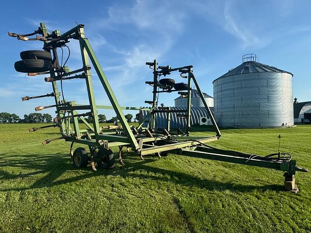 Image of John Deere 1610 equipment image 1