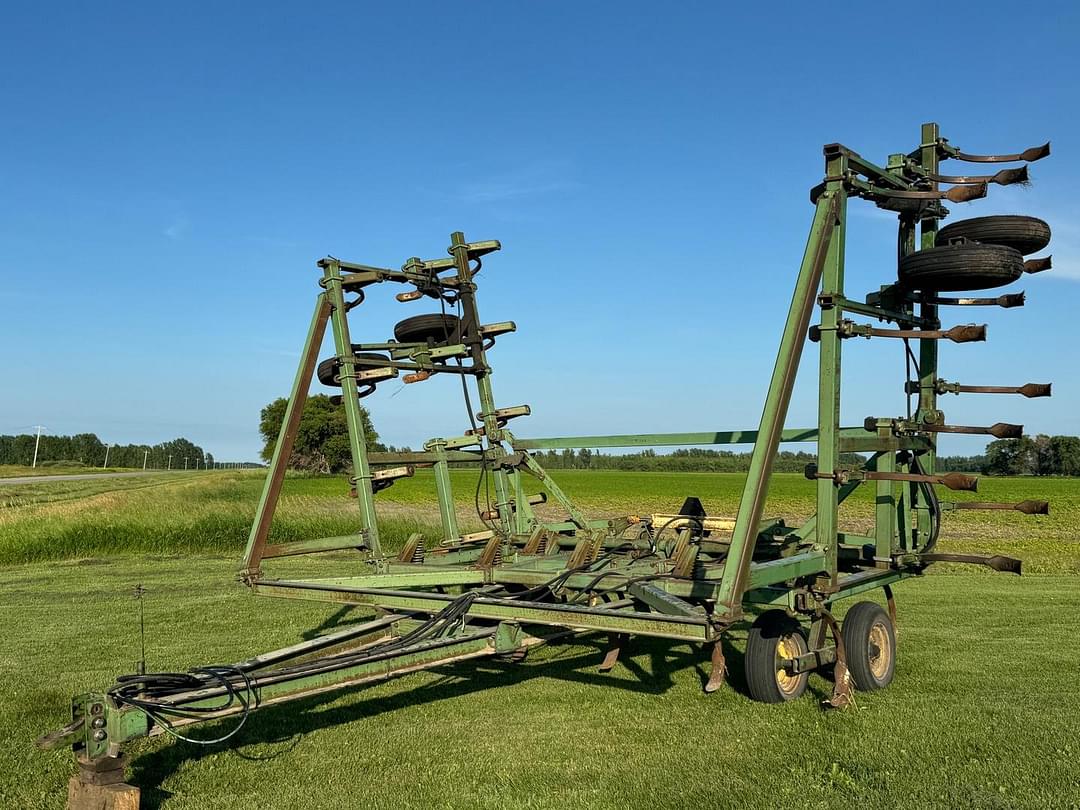 Image of John Deere 1610 Primary image
