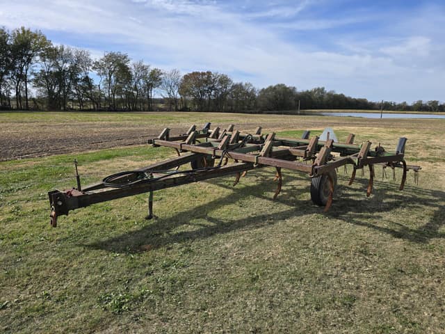 Image of John Deere 1610 equipment image 1