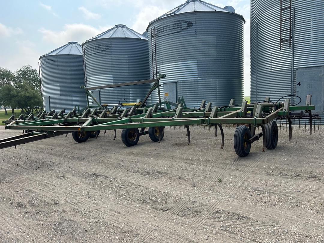 Image of John Deere 1610 Primary image