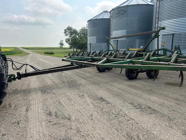 Image of John Deere 1610 equipment image 2