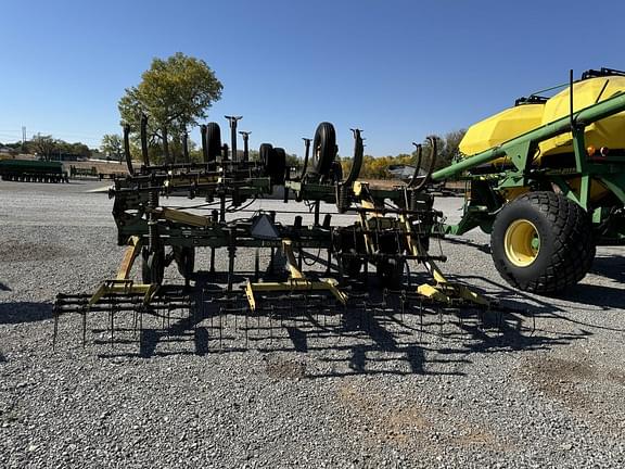 Image of John Deere 1610 equipment image 3