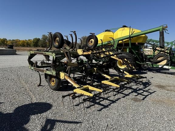 Image of John Deere 1610 equipment image 2