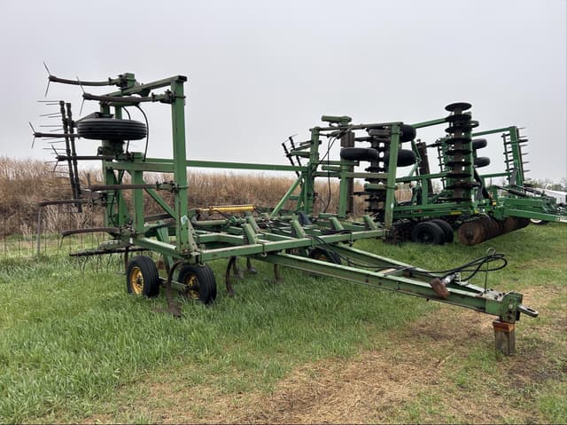 Image of John Deere 1610 equipment image 2