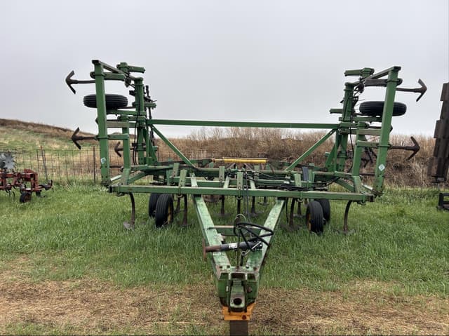 Image of John Deere 1610 equipment image 1