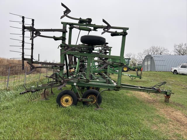 Image of John Deere 1610 equipment image 3
