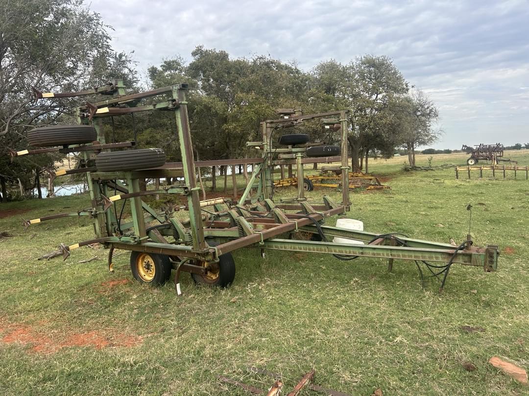 Image of John Deere 1610 Primary image